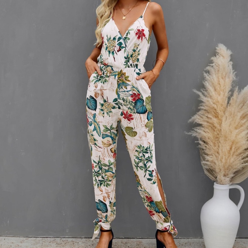 Floral print White v neck pocket cami jumpsuit - Picture 1 of 5